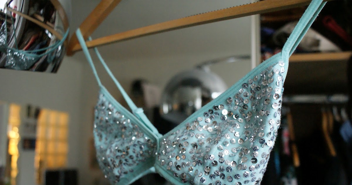Scraps & Scribbles DIY Glitter bra