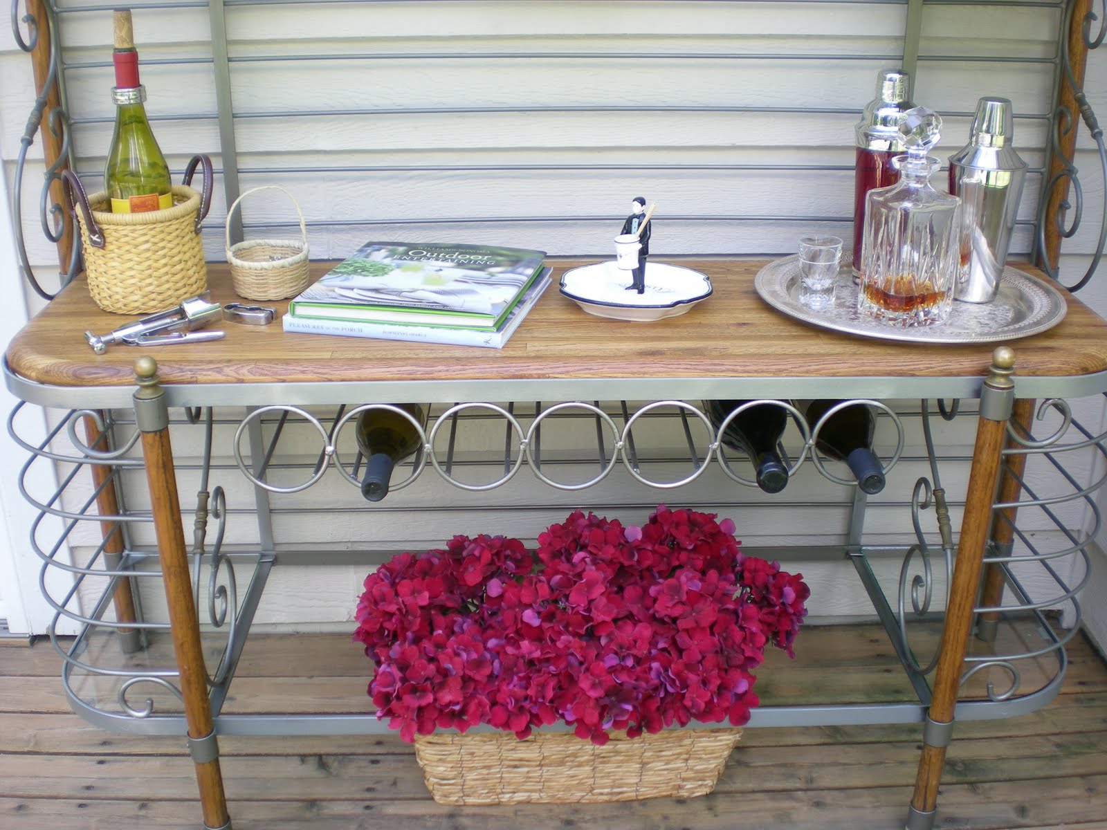 La Bella Vie Baker's Rack Outdoor Bar