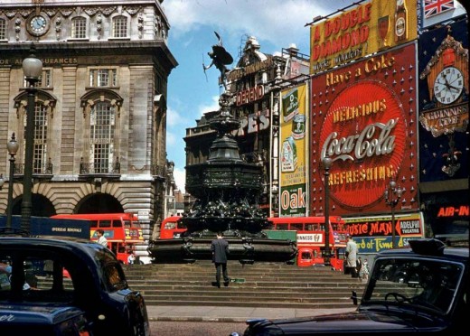 What Did Piccadilly Circus Look Like  in 1961 