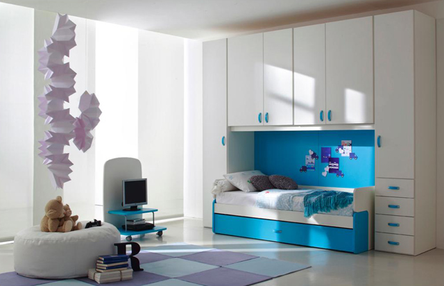 для маленькой комнаты такой вариант будет оптимальным и удобным для ребенка
