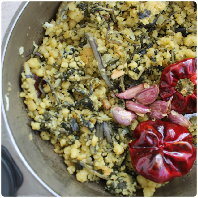 Migas Con Revuelto De Acelgas Y Ajos
