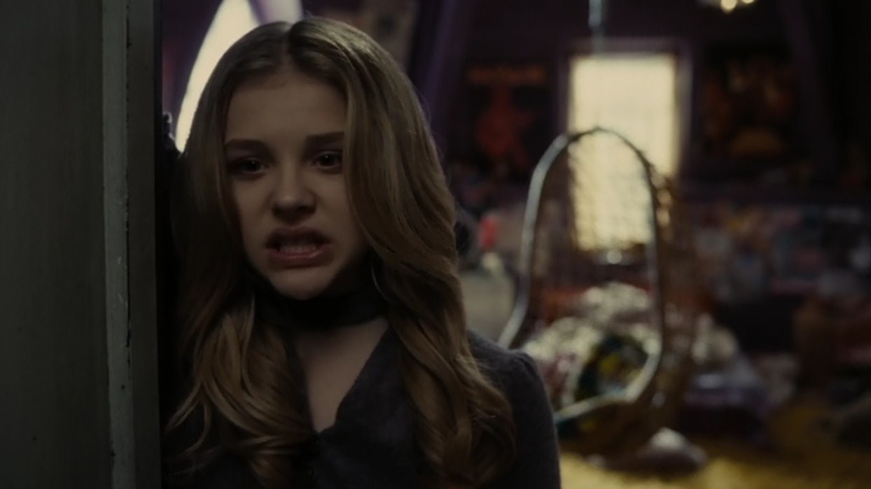 Horror Movies and Beer!: Chloë Grace Moretz hits Puberty in Dark Shadows  (2012)