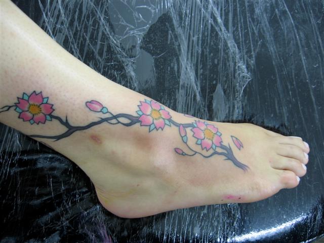 tatuagens femininas no p. Tatuagem Feminina: Tatuagem no pé