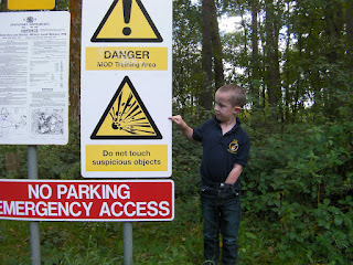 warning sign unexploded bomb mod training