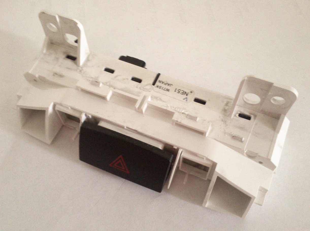 Roadster.Blog Mazda MX5 Hazard Switch