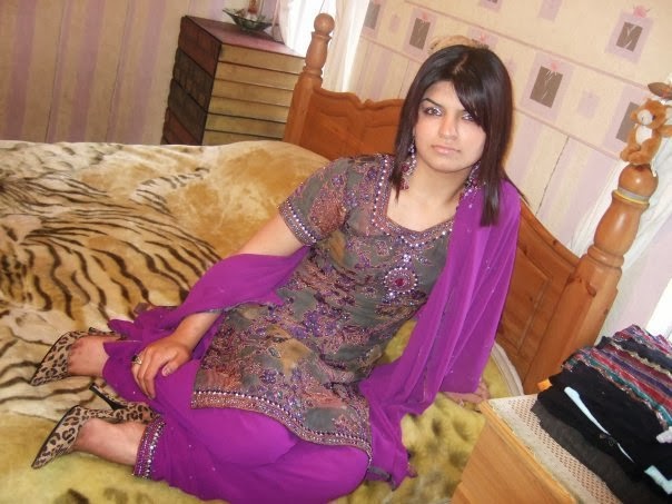 Hot and sexy Pakistani girls pictures and wallpapers