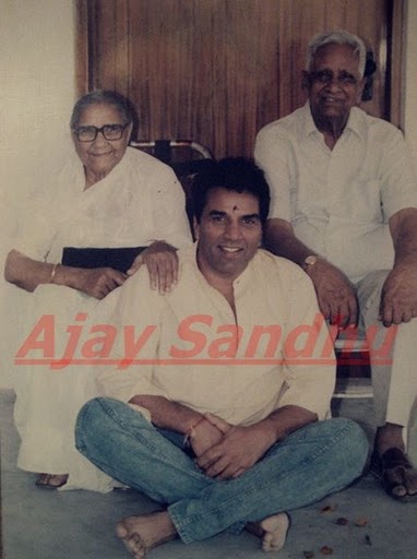 external image with+his+parents.JPG external image with+his+parents.JPG