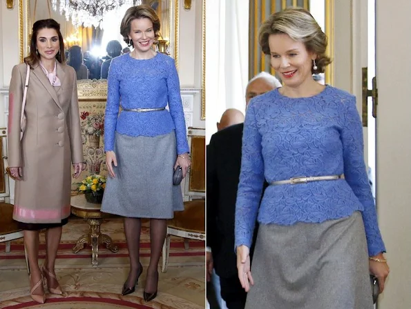 Queen Mathilde of Belgium had chosen a white dress and a skirt covered with very elegant blue lace at the traditional reception held at the Royal Palace of Brussels. On January 12, at another reception, she was photographed with a red cotton lace dress, and a few hours ago, she had preferred to wear a blue lace top when she had met with Queen Rania of Jordan.