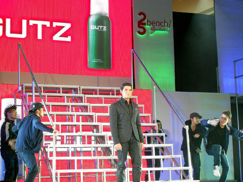 Raid My Closet Bench Gutz And Glory Launch