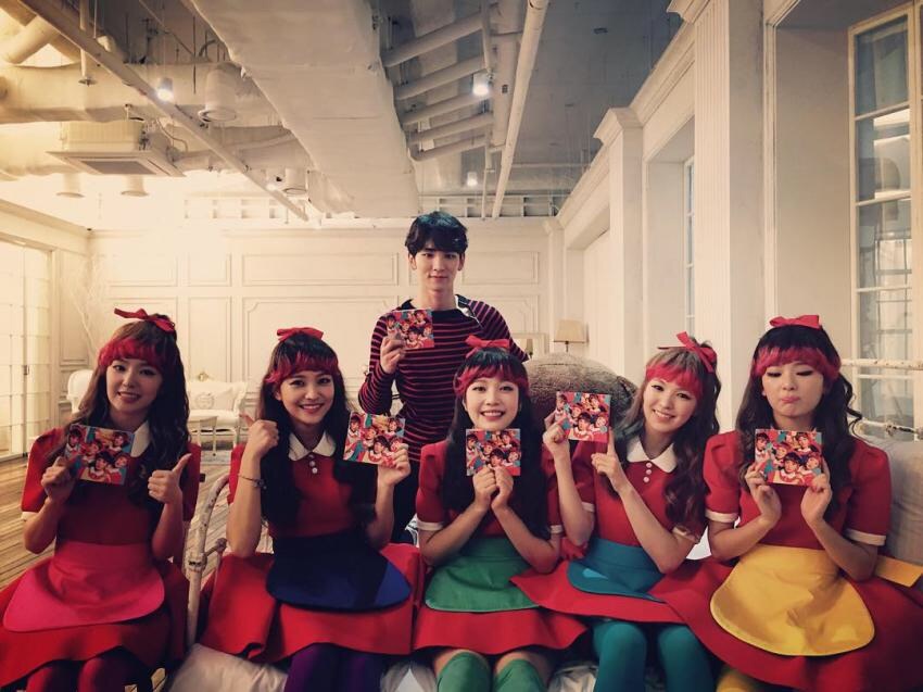 red velvet dumb dumb costume