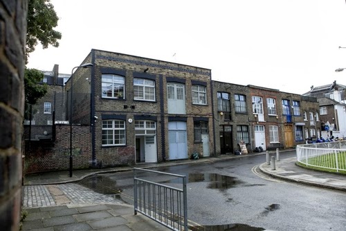 18-1st-Floor-Studio-Mews-Apartment-Camden-London-UK-Skylight-Roof-Terrace-Garden