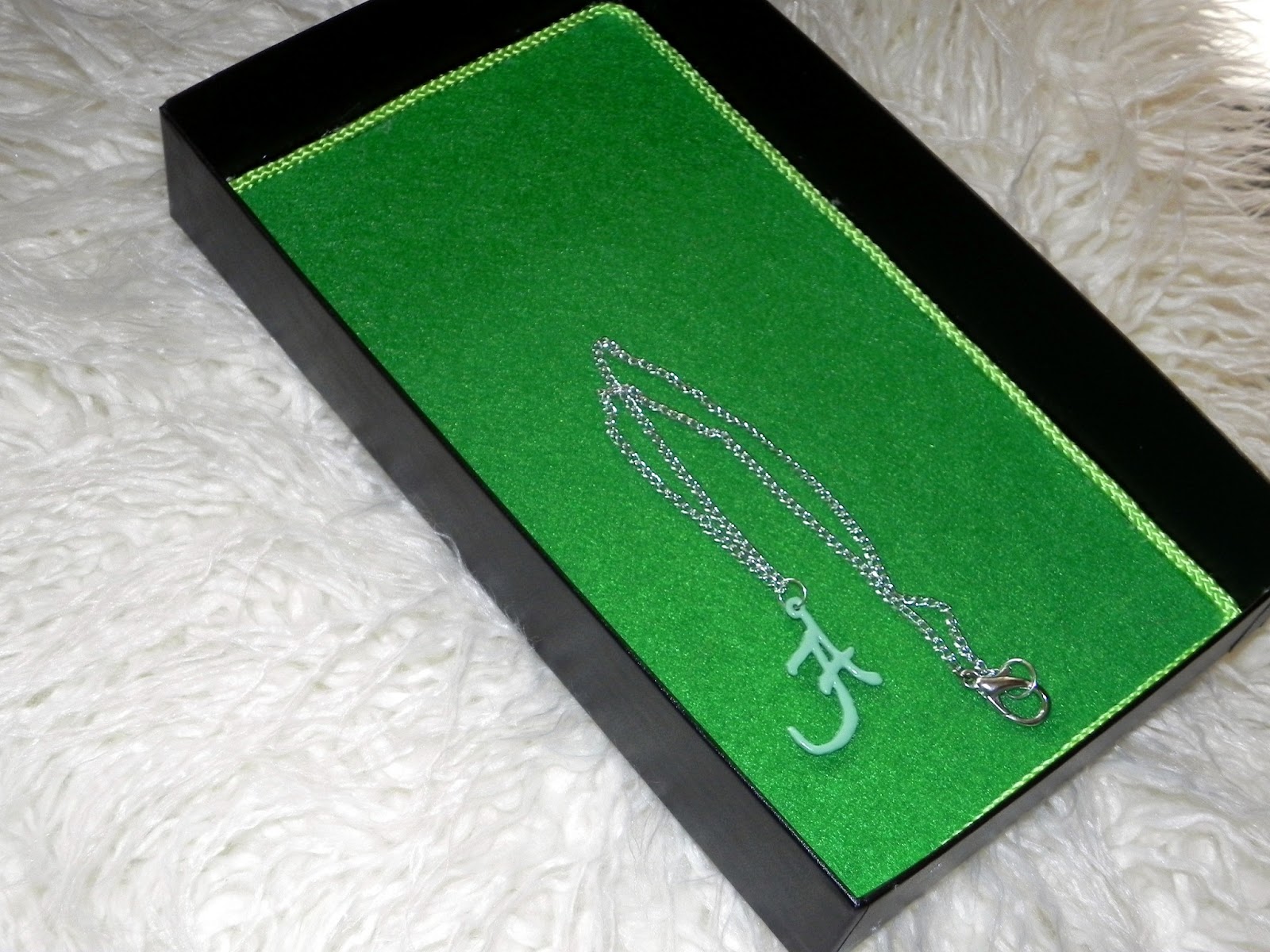 Smart n Snazzy Mother's Day DIY Easy Upcycled Jewelry Tray + Acrylic