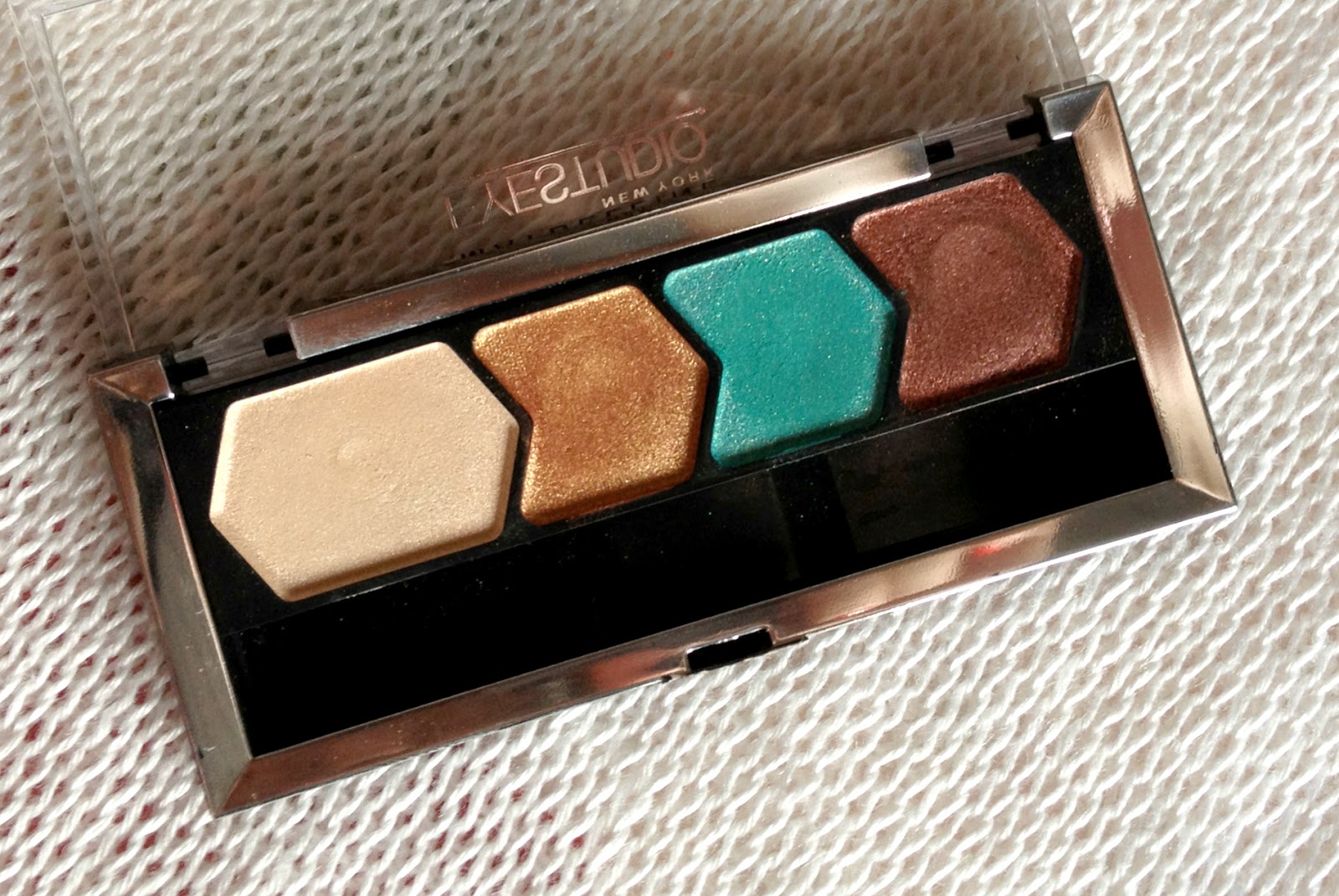 METAL AND MAKEUP Maybelline Eyestudio Eyeshadow Quad Irresistibly Ivy