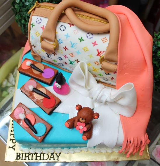 LV bag cake with tiffany cake box