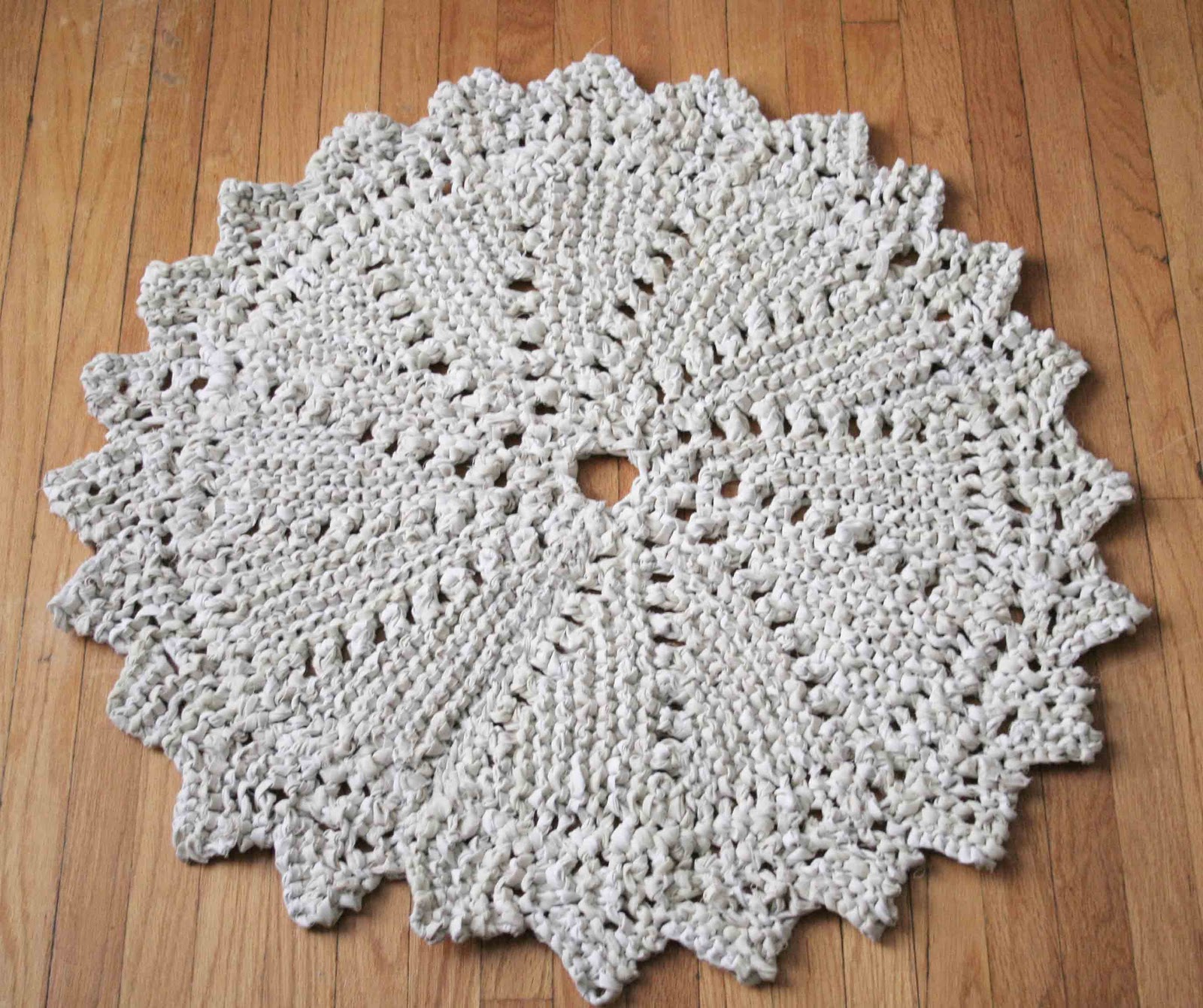 Little Projectiles: Knitted Rag Rug