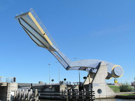 http://2.bp.blogspot.com/-IuUq3urUMs0/Tq-mf7LitbI/AAAAAAAABm4/sjvDLM4pz0M/s640/Slauerhoffbrug%255B1%255D.jpg