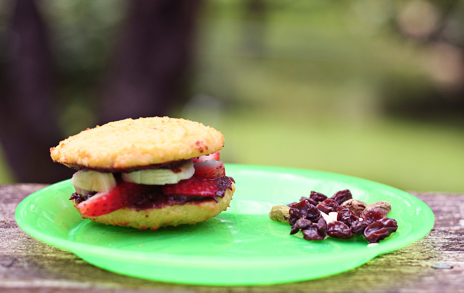 Coconutty Sisters Chocolate Almond Banana Biscuitwich (glutenfree, refined sugarfree)