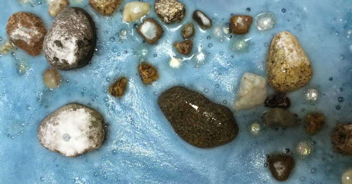 Creative Projects for Kids: Science Experiment with Baking Soda and Vinegar