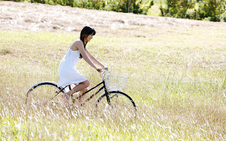 Asian Girl with Vintage Bicycle in Field HD Wallpaper