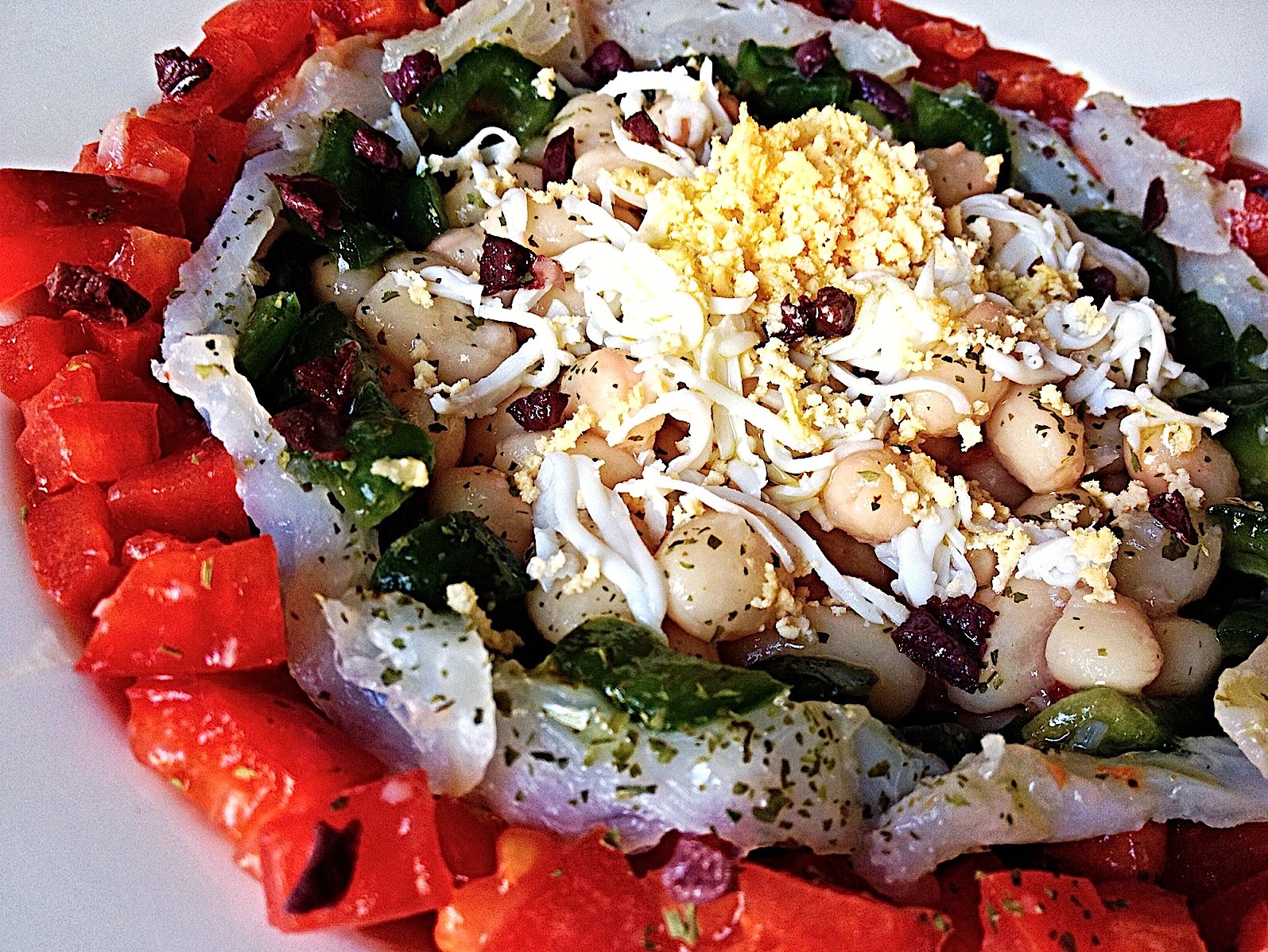 Empedrat: Ensalada fría de judías blancas con bacalao y verduras