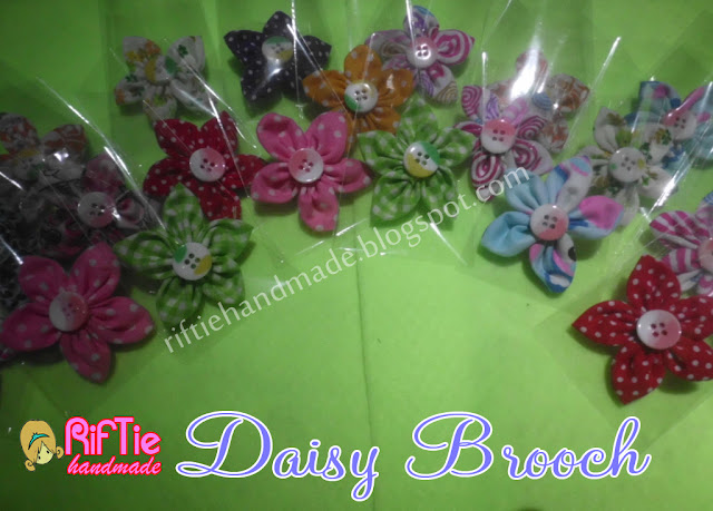 Riftie Handmade- Daisy Flower Brooch