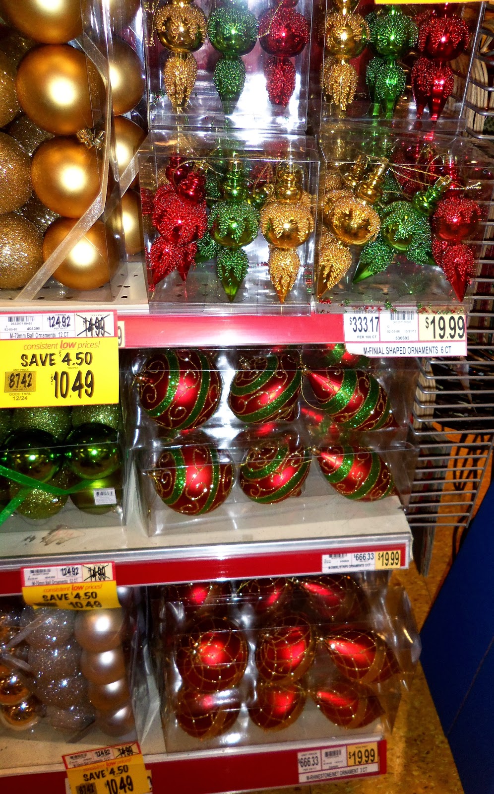 A DEBBIEDABBLE CHRISTMAS Christmas in the Stores Wegman's & Kohl's