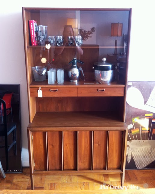 Mid Century Mrs Hutch Shopping.