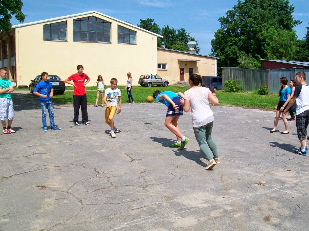 Building Bridges Using the Five Senses Polish kids' traditional games