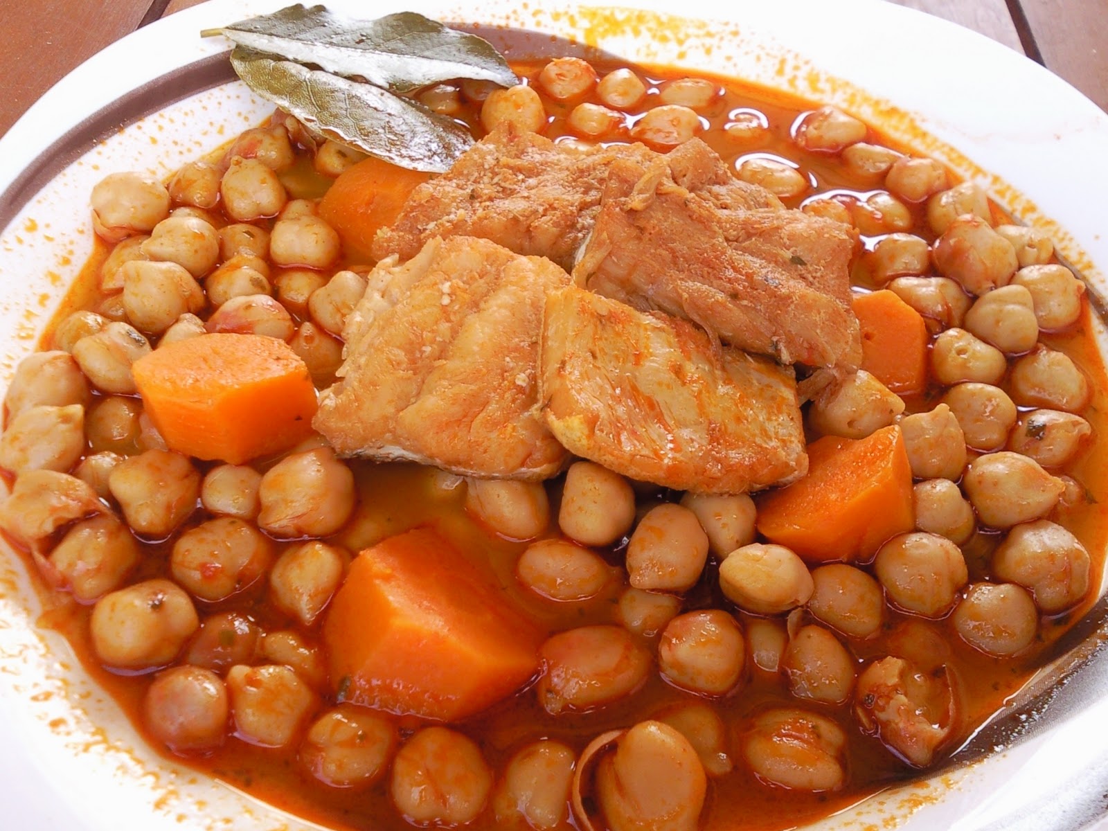 GARBANZAS CON BACALAO garbanzas con bacalao: