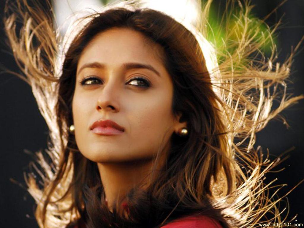 http://2.bp.blogspot.com/-J5ROZRaeDws/UFr0wSu0j1I/AAAAAAAASpk/g3VcVyGCVR8/s1600/Ileana_D_Cruz_Wallpaper_5_tqwgb_Indya101(dot)com.jpg