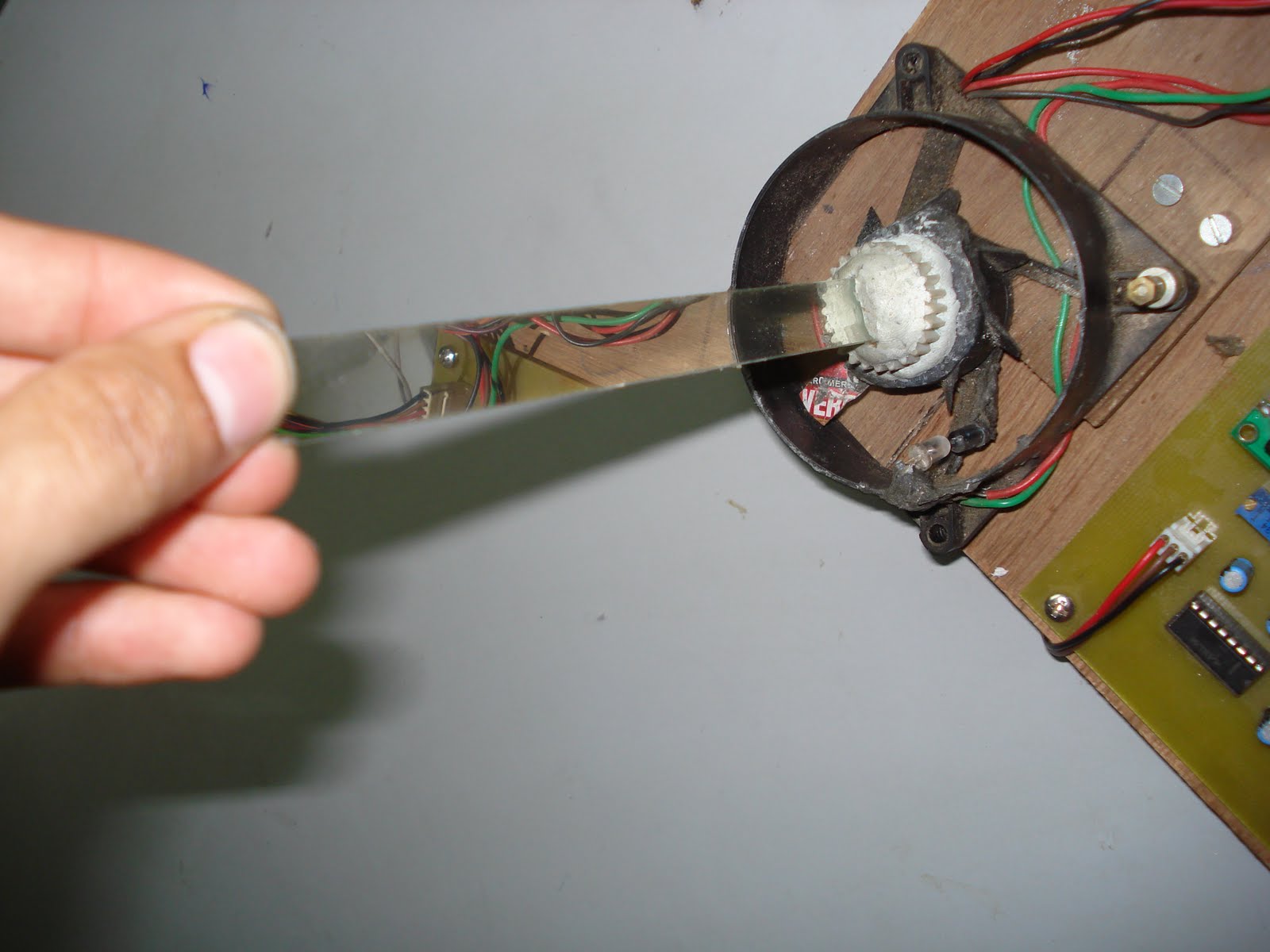 THE ODD ROBOT DIY LASER PROJECTOR