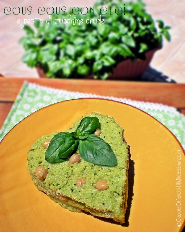 Cous cous con ceci e pesto di zucchine crude