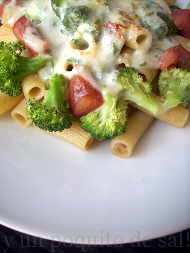 Suggr and some Salt pasta integral con brócoli gratinado en bechamel