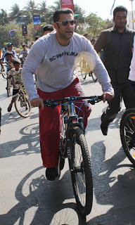 Salman Khan participating in ‘Mumbai Car Free Day’