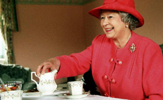 Queen+Elizabeth+II+and+tea+%232.jpg