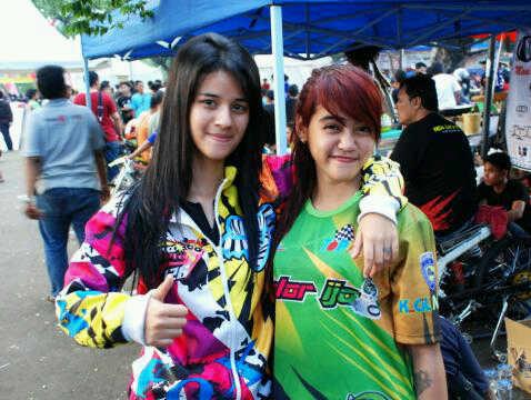 Foto-foto saat di arena balap resmi Foto-foto saat di arena balap resmi