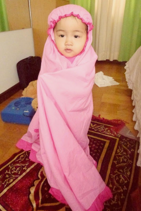 Bayi imut cantik shalat Bayi imut cantik shalat