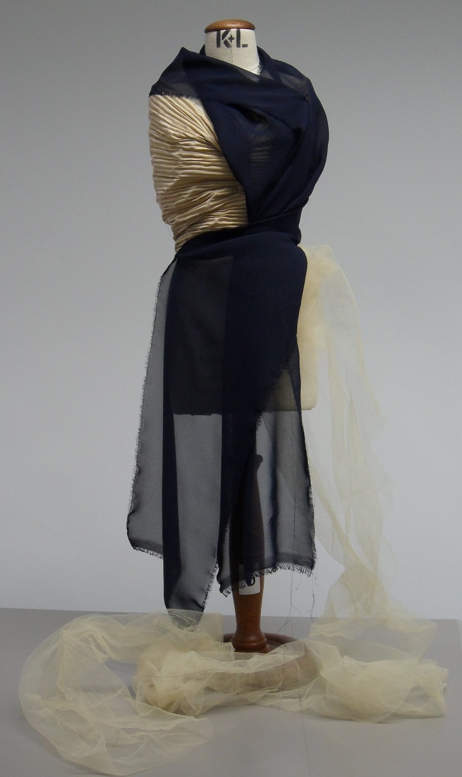 LP8754 Multi-Phase Six-Core Step-Down Converter