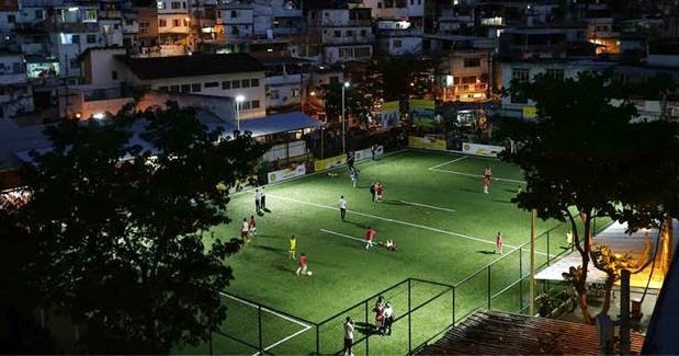 El campo de fútbol que se ilumina con energia cinética | Tras el Gol