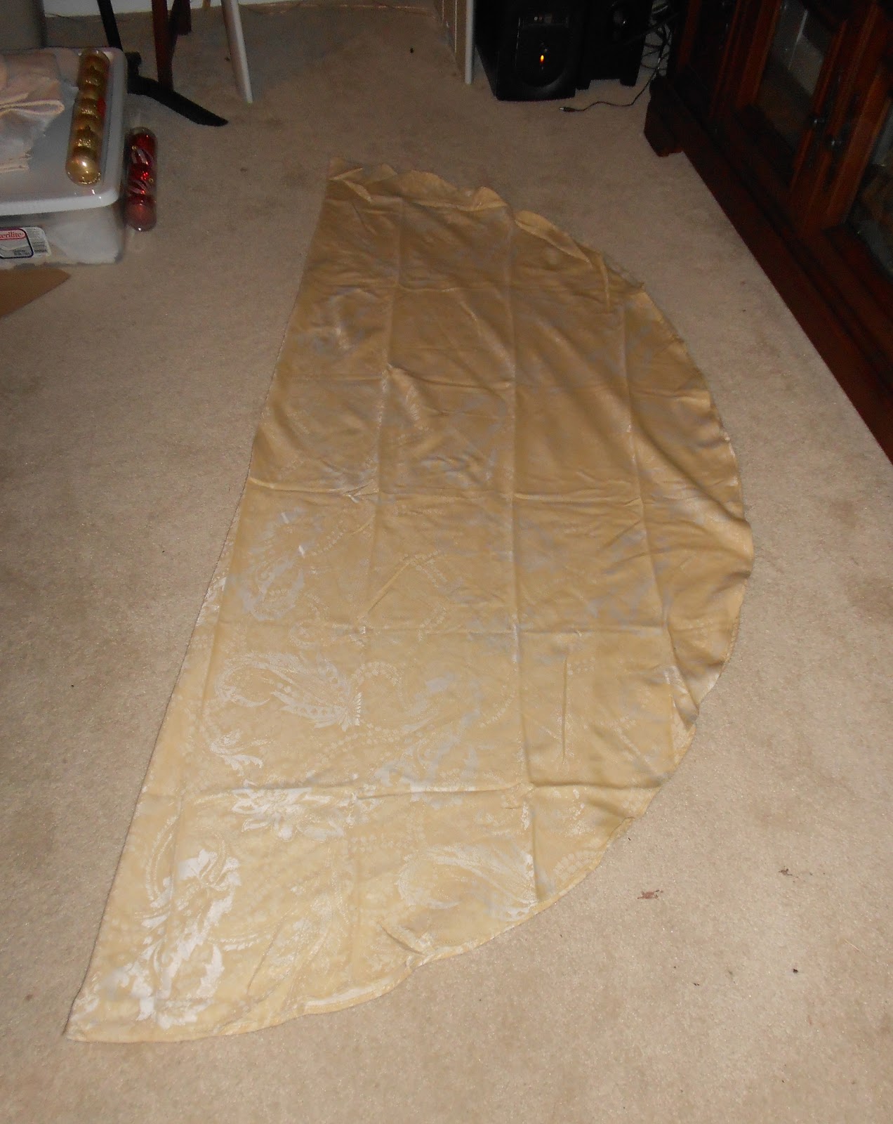 DIY Tree Skirt from Table Cloth My Girlish Whims