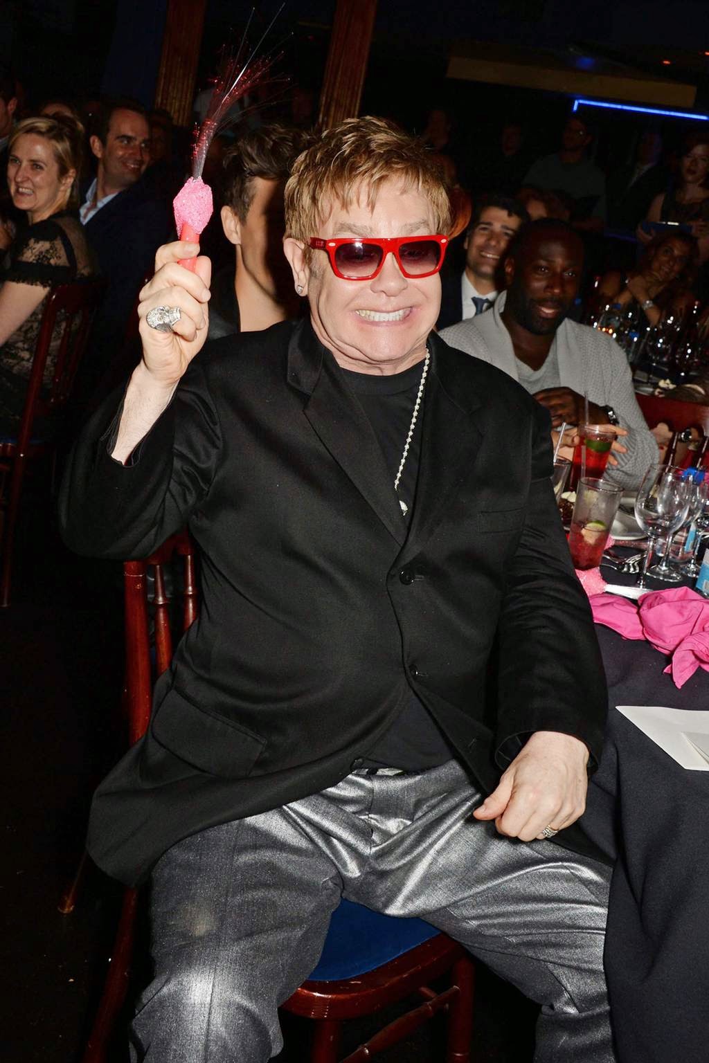 Elton Daily: Elton Performs at Starry Starry Night Benefit
