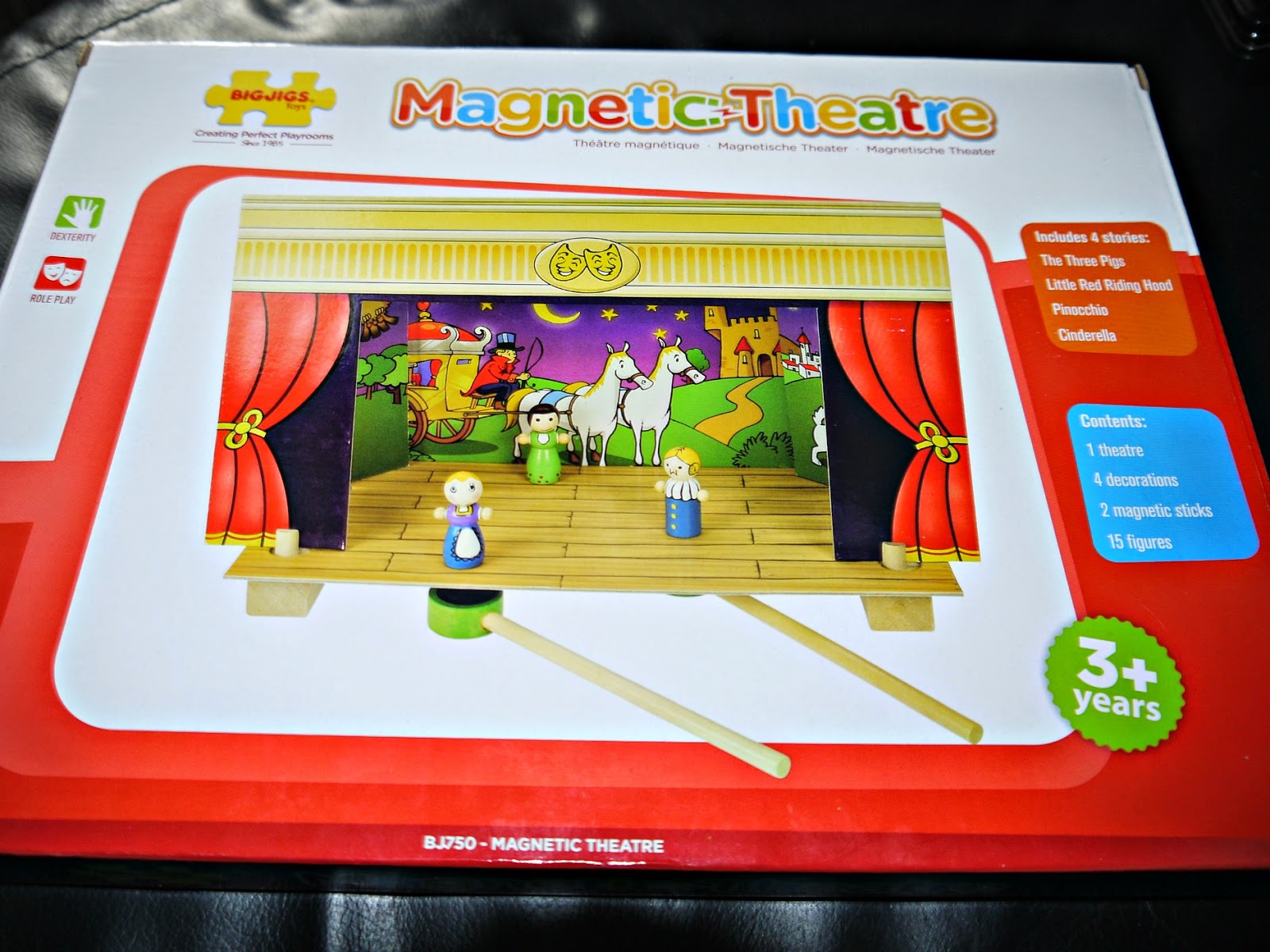 Inside the Wendy House Bigjigs Theatre Presents The Three