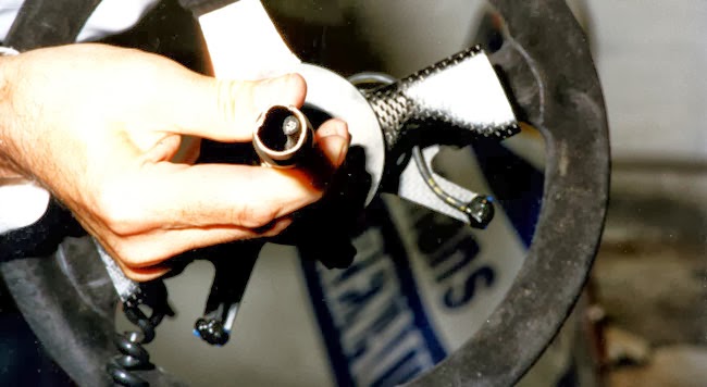 8946_ecco-comera-il-piantone-rotto-di-se