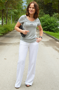 https://ladyofstyle.com/2014/08/a-simple-grey-t-shirt-glammed-up.html