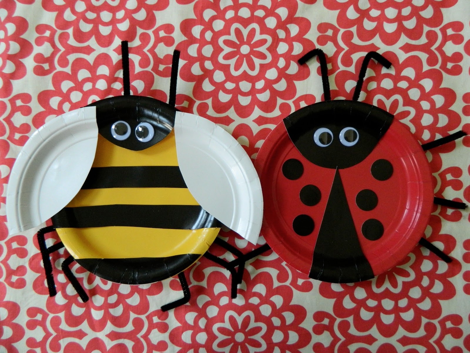 the vintage umbrella paper plate bugs