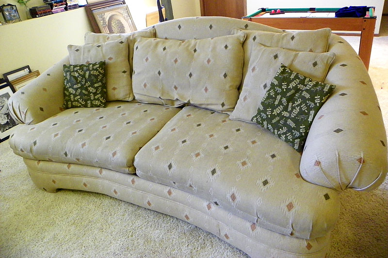 MightyCrafty Ugly Couch Transformation