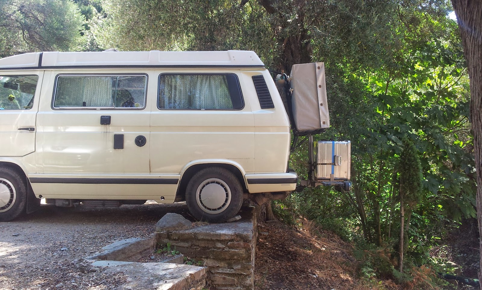 Parkplatz in Nonza Cap Corse Korsika VW Bus