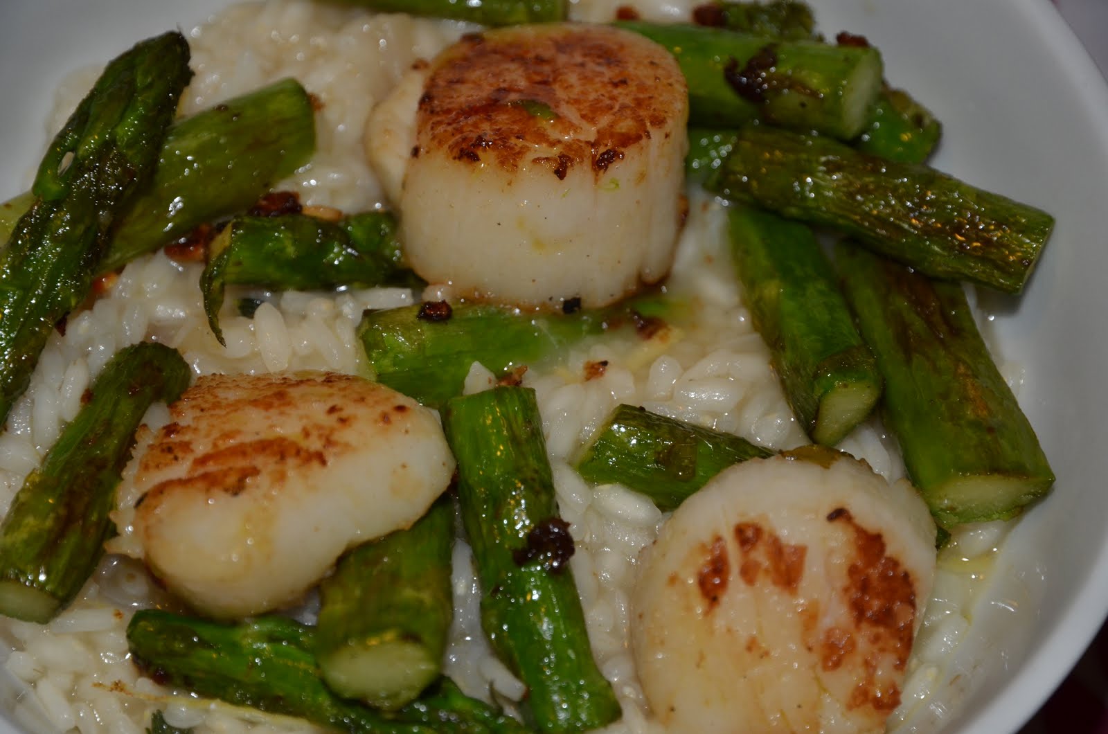 Tutti i santi giorni Citronrisotto med sparris och pilgrimsmusslor