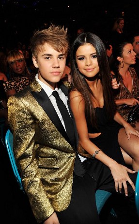 justin bieber selena gomez maui 2011. Justin Bieber and Selena