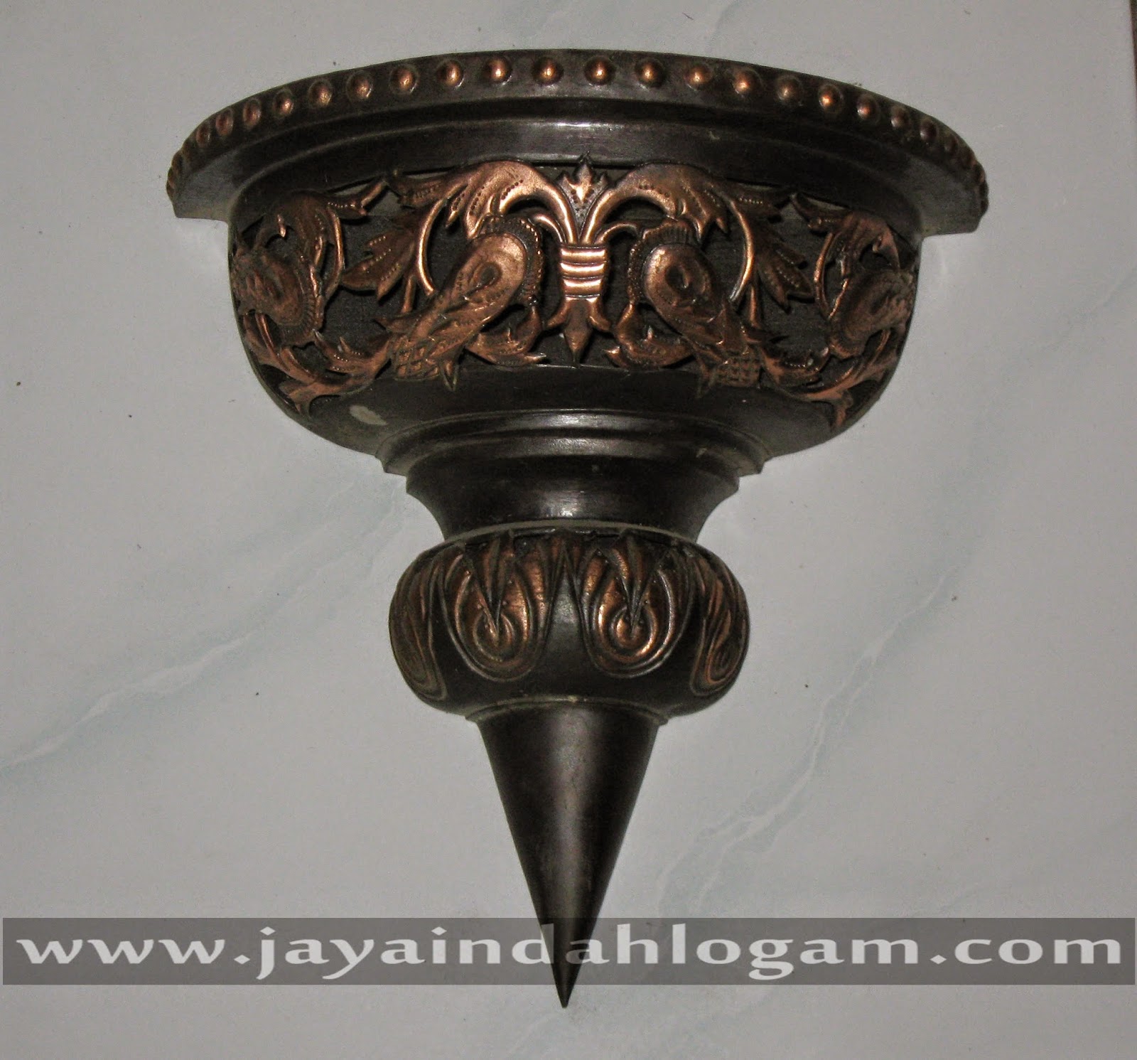 http://www.jayaindahlogam.com/2014/08/kerajinan-lampu-dinding_6.html